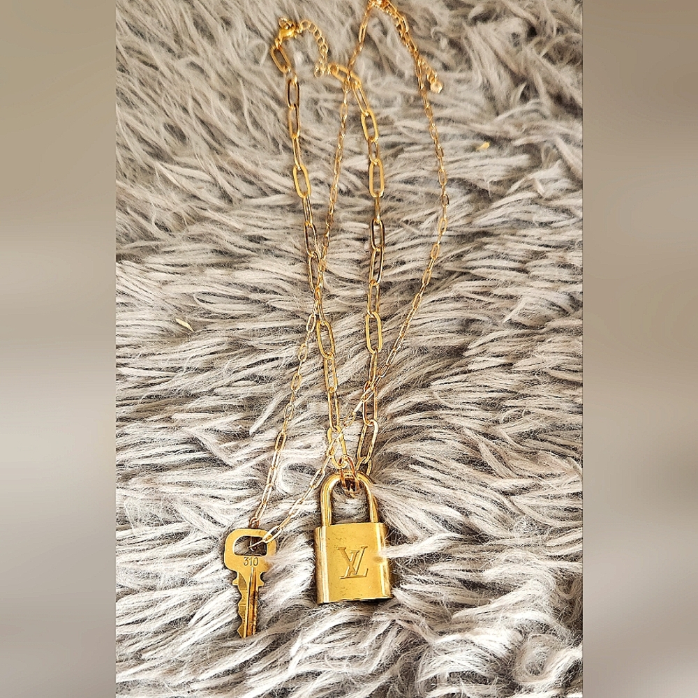 COPY - LV Lock and Key authentic comes with Two Chain 14 k gold plated